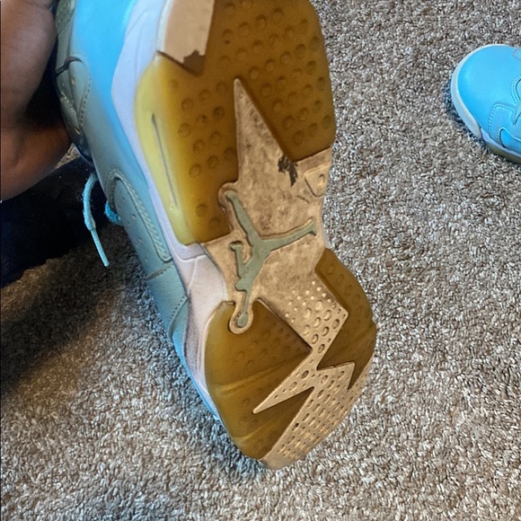 Jordan 6s Sz 7 - Picture 2 of 2